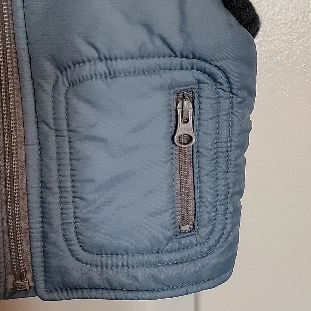 Old Navy, baby boys fall/winter vest. 0-3 months, blue. Like new.